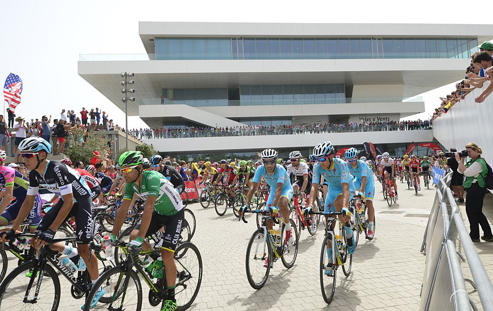 Riders line up for the start of stage 10 at the Vuelta a Espana
