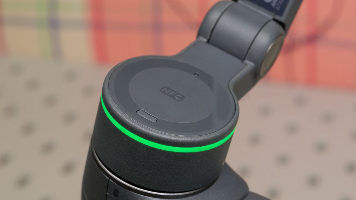 DJI Osmo Mobile 8P smartphone stabilizer
