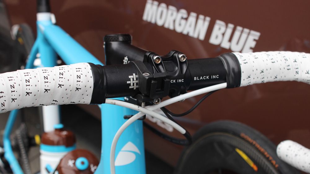 390mm Black Inc handlebars and a mount ready to take the SRM headunit