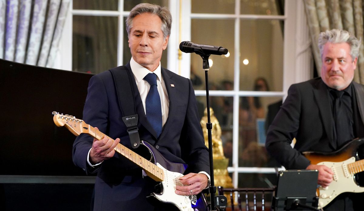“If this doesn't clear the house...” Watch U.S. Secretary of State Antony Blinken cover Muddy Waters on his Fender Strat – at a state dinner