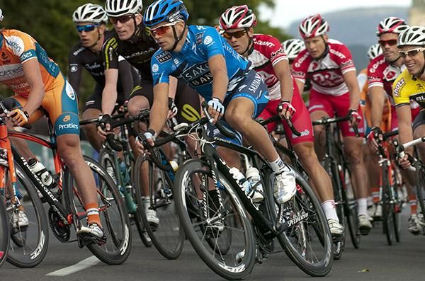 Reigning criterium champion and new Saxo Bank signing Jonathan Cantwell in action during the men's elite race.