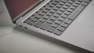 Apple MacBook Air (M1,2020)
