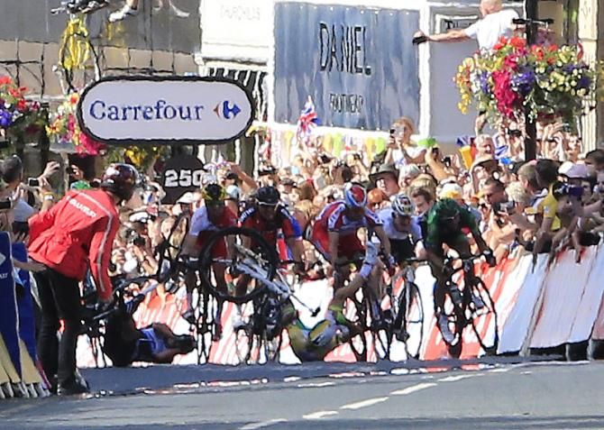 Mark Cavendish and Simon Gerrans hit the ground