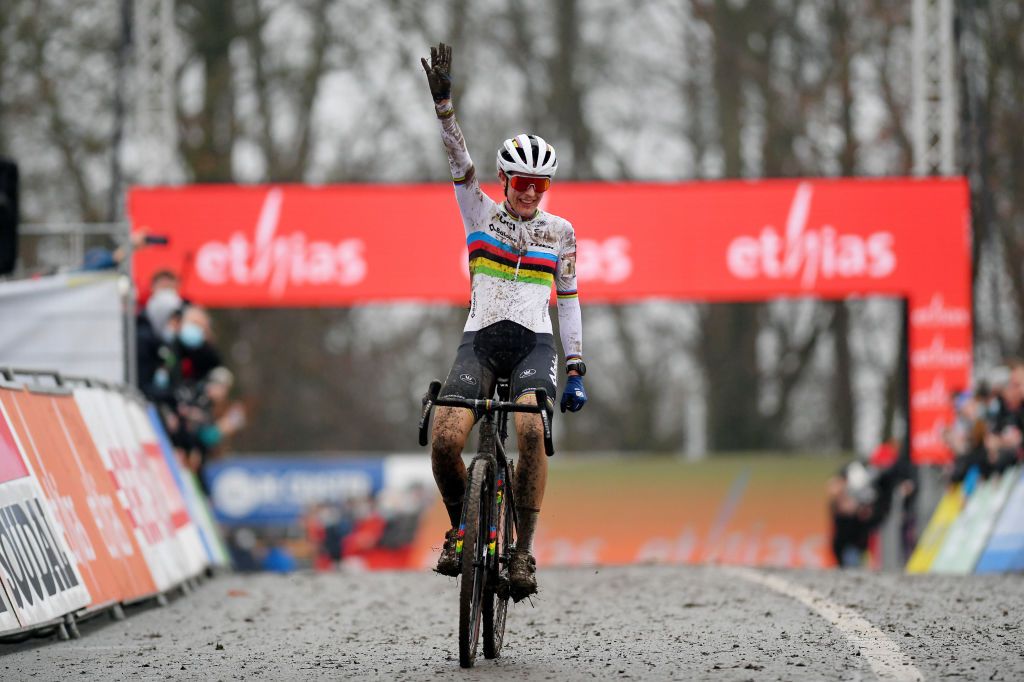 NAMUR BELGIUM DECEMBER 19 Lucinda Brand of The Netherland and Team Baloise Trek Lions celebrates winning during the 13th Namur UCI CycloCross Worldcup 2021 Womens Elite UCIWT on December 19 2021 in Namur Belgium Photo by Luc ClaessenGetty Images