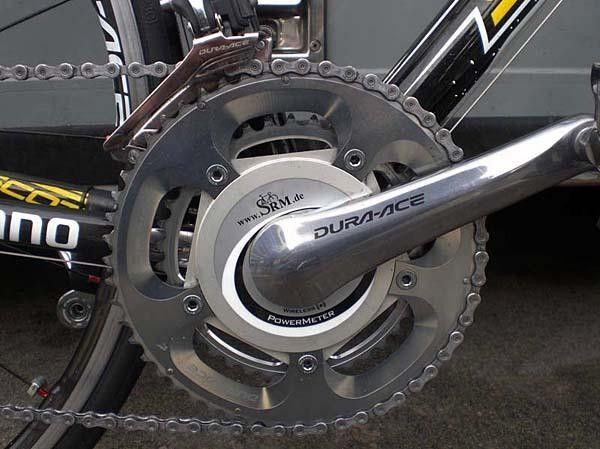 SRM hasn't yet integrated the new Dura-Ace 7900 crankarms into its design so Cavendish continues on with last year's version.