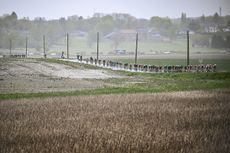 Riders power through the rain in the men's Fleche Wallonne 2024