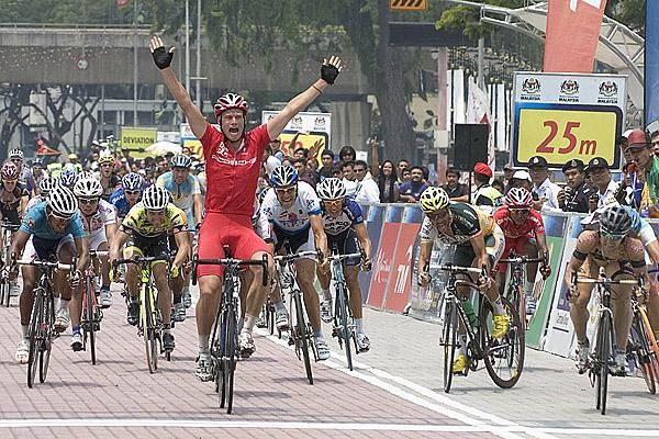 Stuart Shaw (Drapac Porsche) takes out the final stage in Kuala Lumpur as Kelly Benefit Strategies' Alex Candelario (right) strikes trouble in the sprint to the line.