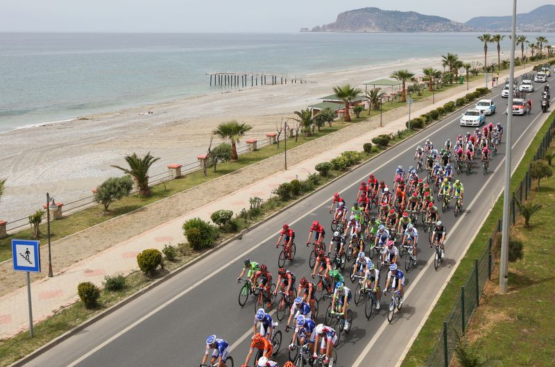 The peloton straddled the coast line for stage one