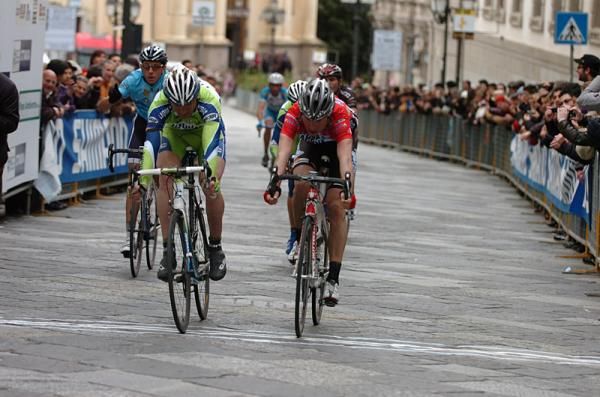 Aleksandr Kuschynski (Liquigas-Doimo) edges Francesco Failli (Acqua &amp; Sapone) for fourth place.