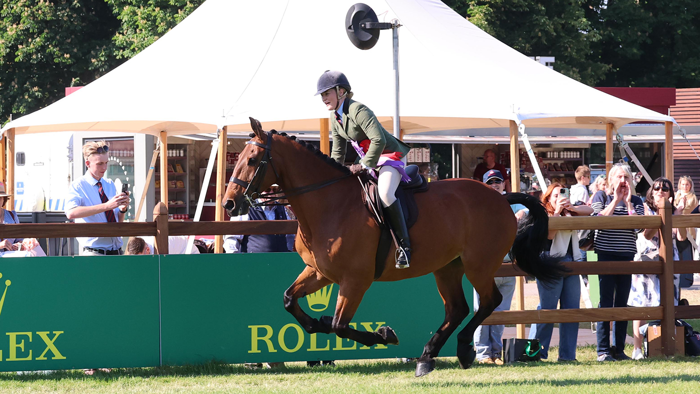 The King&rsquo;s 13-year-old Wyevale Harry, ridden by Isobel Oakley, won the pure-bred ridden Cleveland Bay class at Royal Windsor.