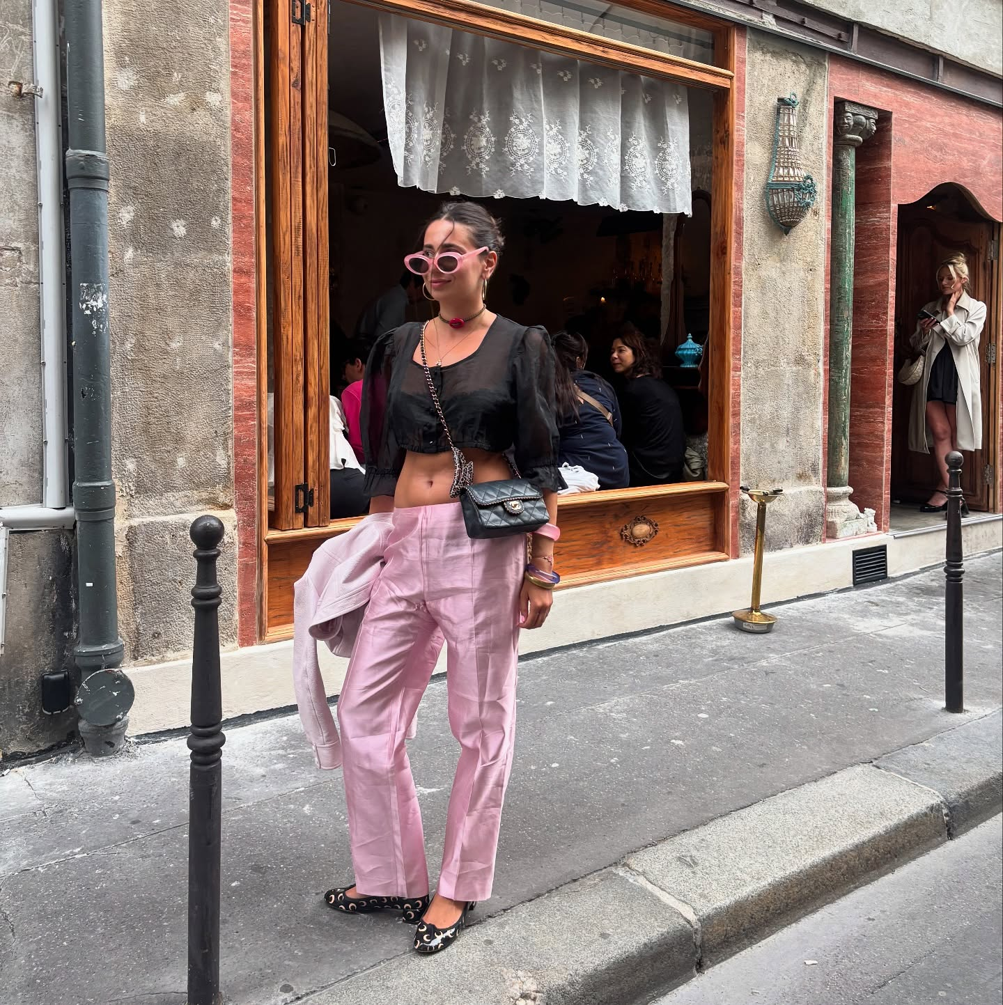 An image of @stylewithsoco wearing silk taffeta trousers, one of the biggest summer trouser trends of 2026.