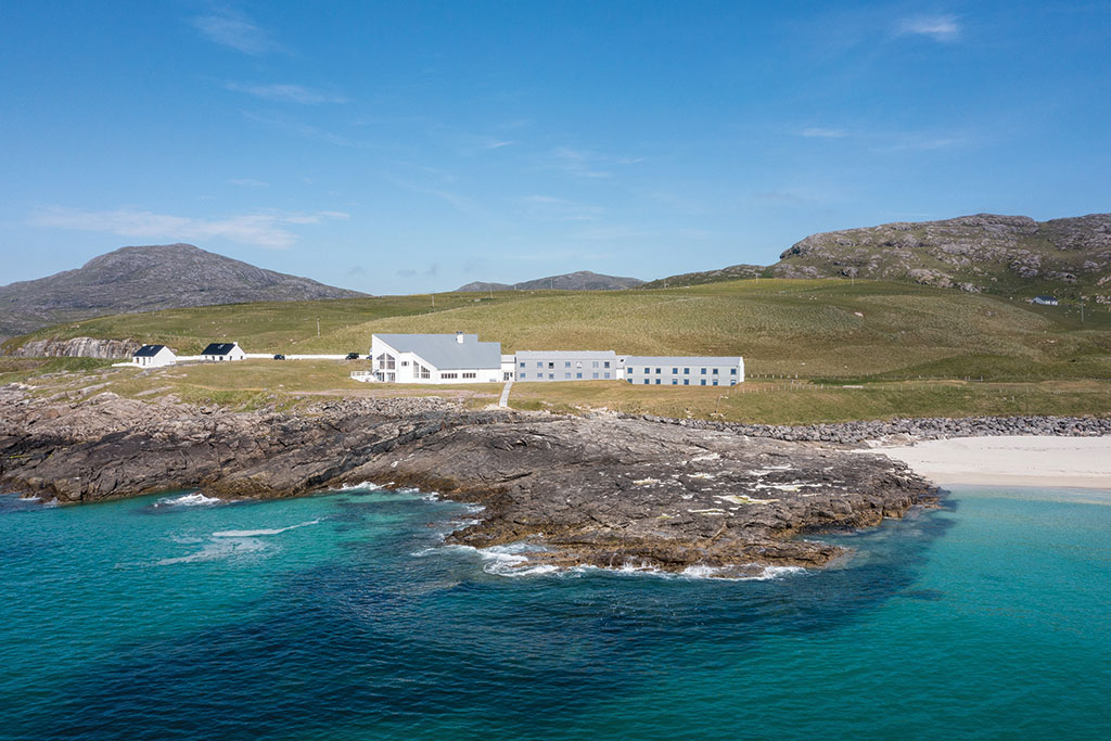 Property for sale with mountain view: Isle of Barra Beach Hotel, Tangasdale Beach, Isle Of Barra