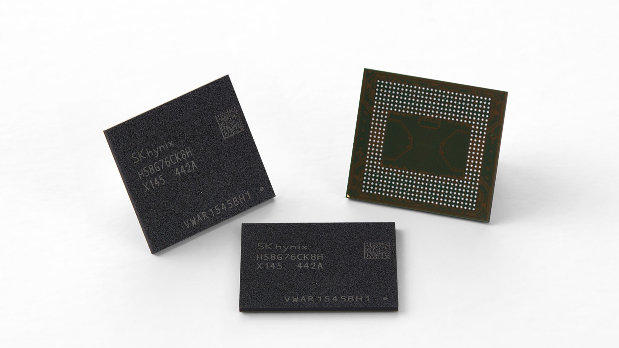 ذاكرة الوصول العشوائي الديناميكية المتنقلة المزودة بتقنية High-K EMC الأولى من نوعها في الصناعة