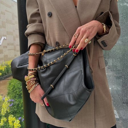 Marci Hirshleifer Penn wearing stackable jewelry