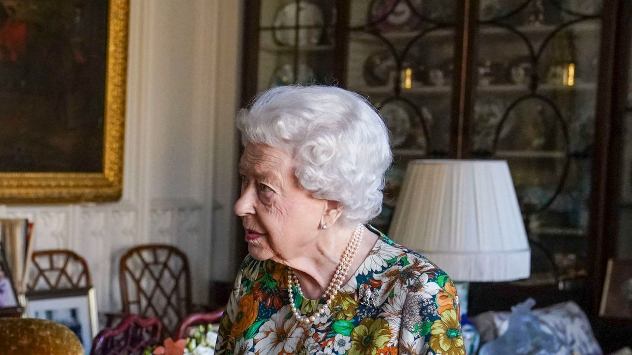 The Queen steps out with Corgi dog for surprise appearance