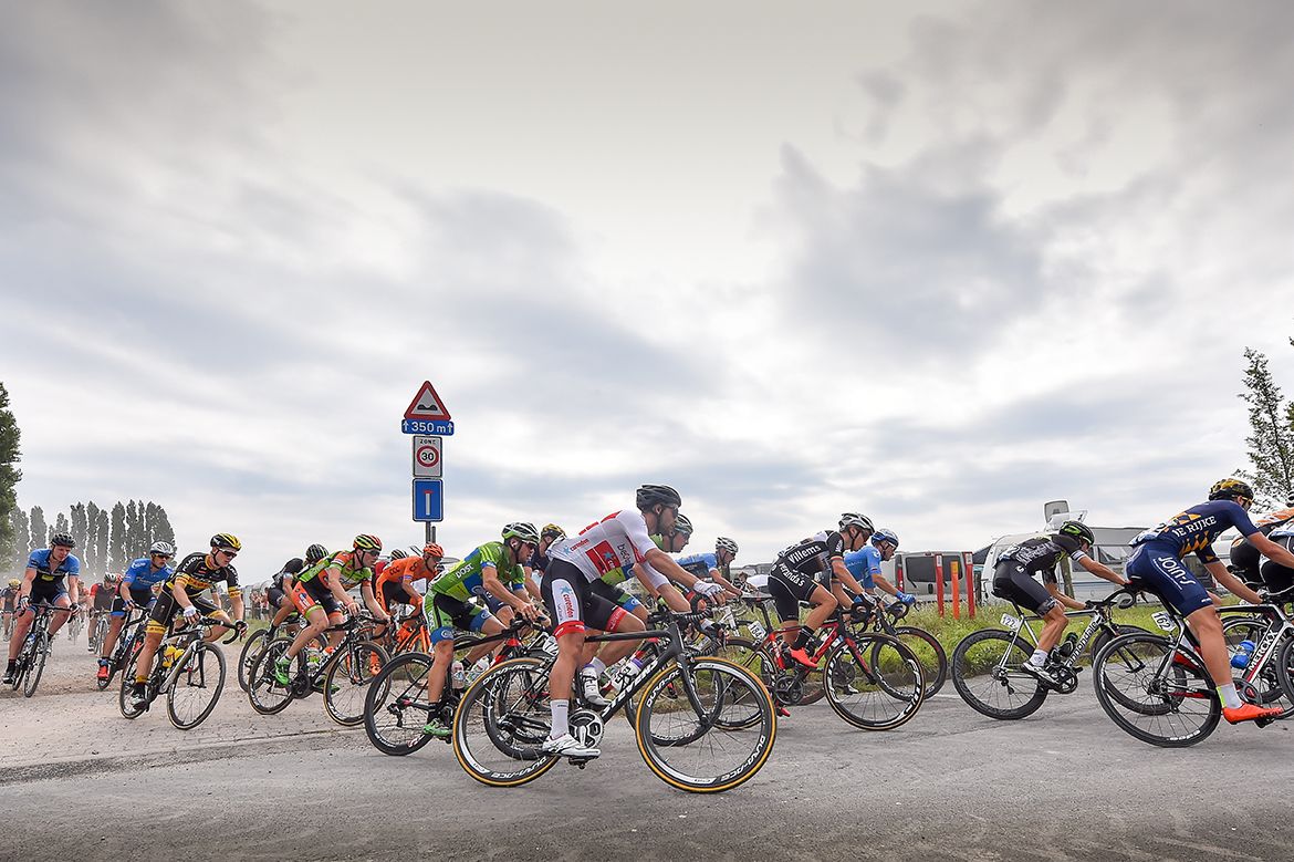 The peloton in Schaal Sels