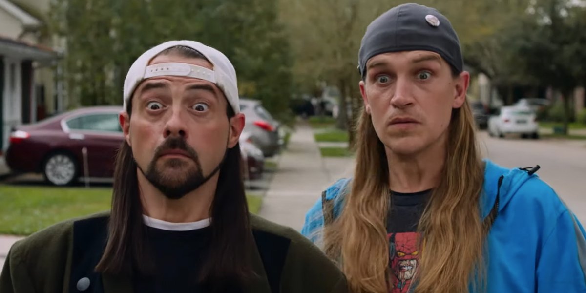 Jay and Silent Bob Reboot Kevin Smith and Jason Mewes standing shocked on the sidewalk