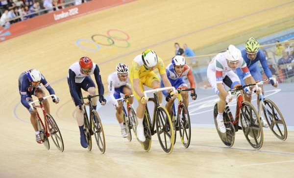 Elia Viviani (Italy) stays out of trouble at the front of the men's omnium elimination race.
