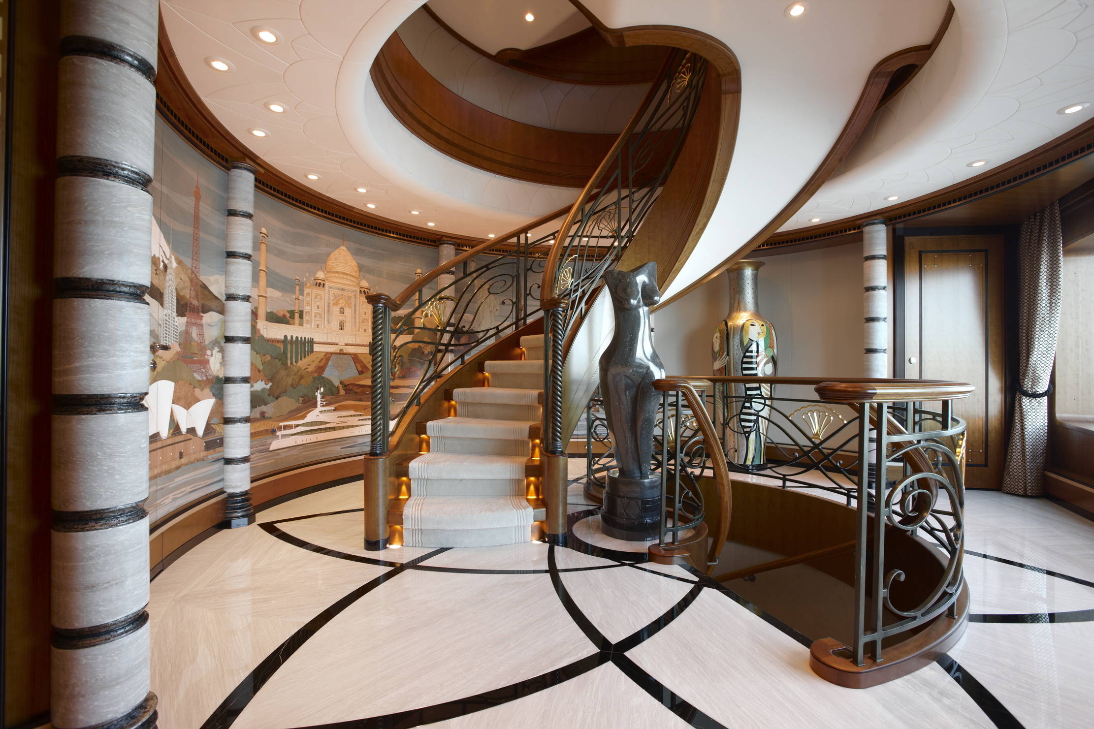 Images of the yacht Lady Christine