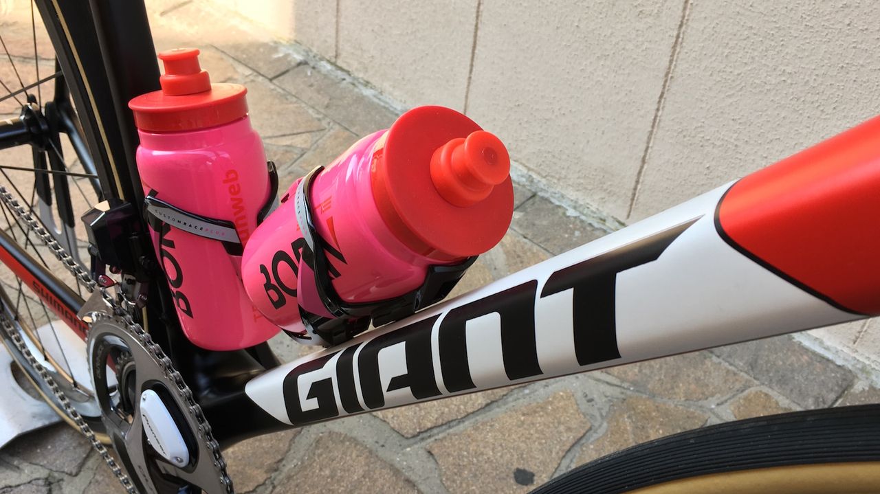 Pink bidons and bottle cages provided by Italian brand Elite