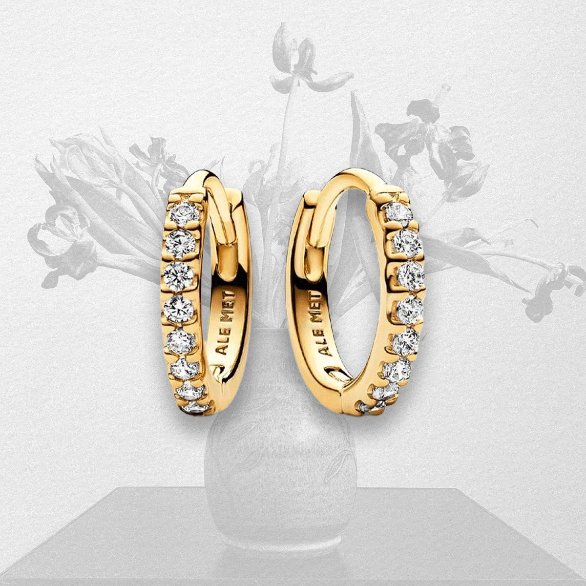 GIF of Pandora Jewelry