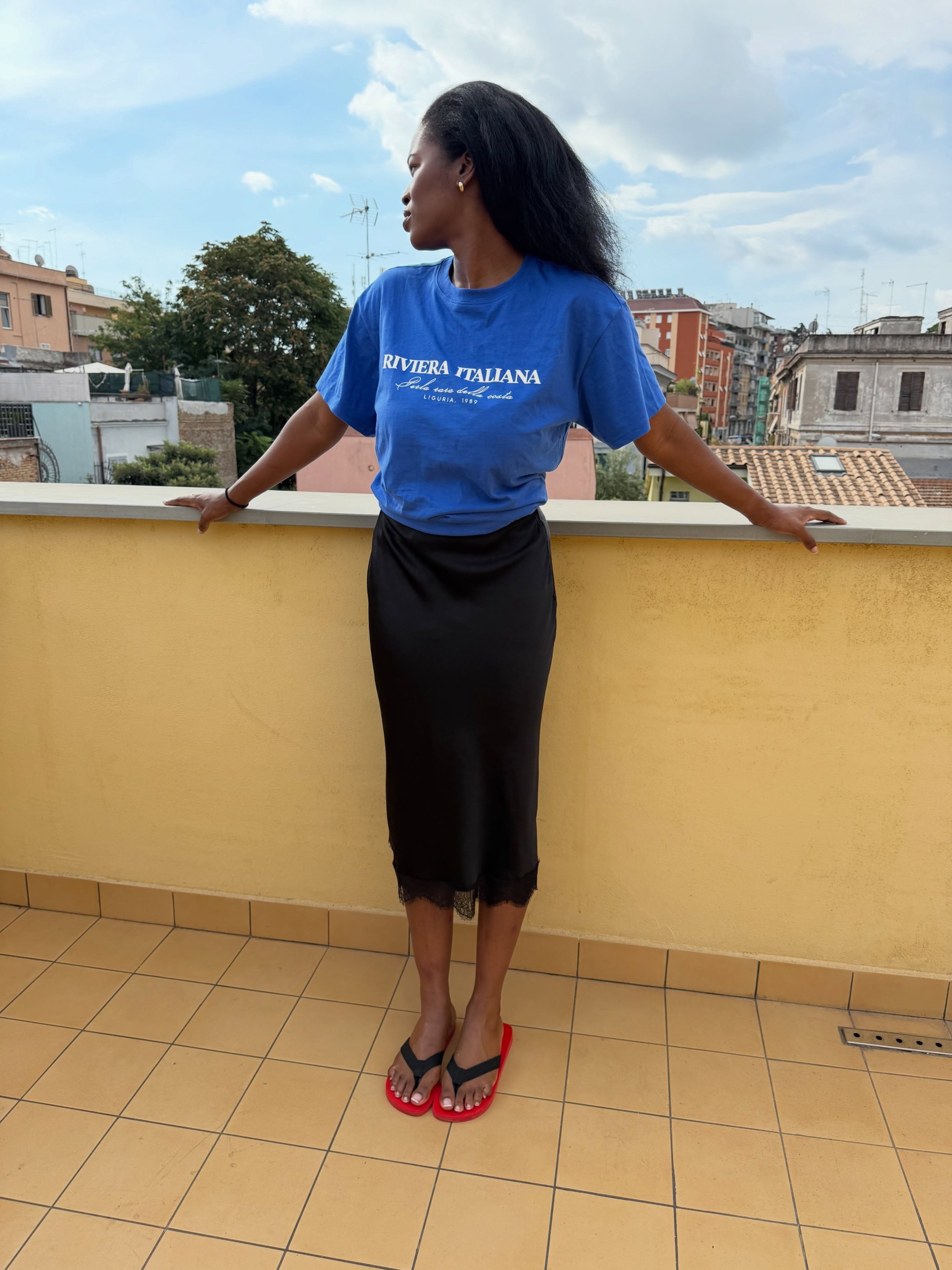 Influencer wearing a cobalt blue