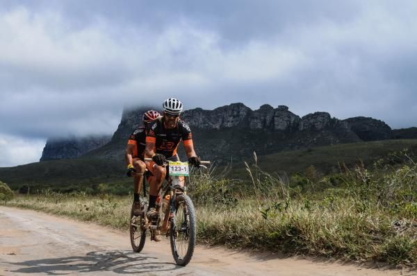 Two tandem riders near the finish