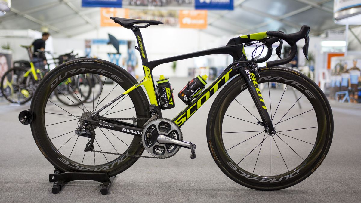 Mitchelton-Scott's Scott Foil with Shimano Dura-Ace R9150, SRM cranks and Dura-Ace R9100 wheels