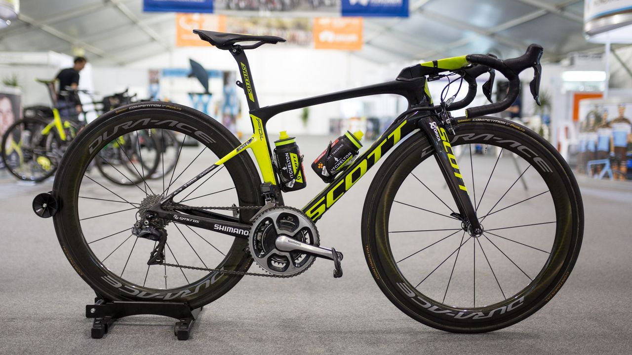 Mitchelton-Scott's Scott Foil with Shimano Dura-Ace R9150, SRM cranks and Dura-Ace R9100 wheels