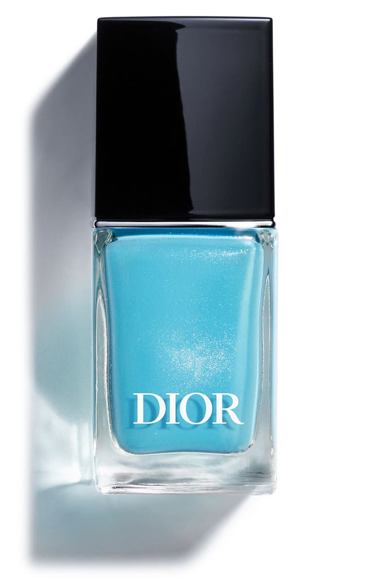 Vernis Nail Polish With Gel Effect and Couture Color