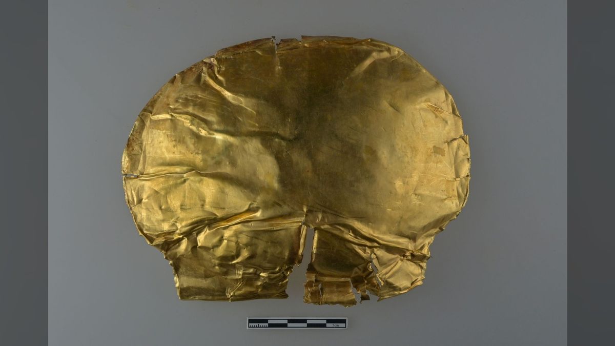 3,000-year-old gold funeral mask unearthed in noble’s tomb in China