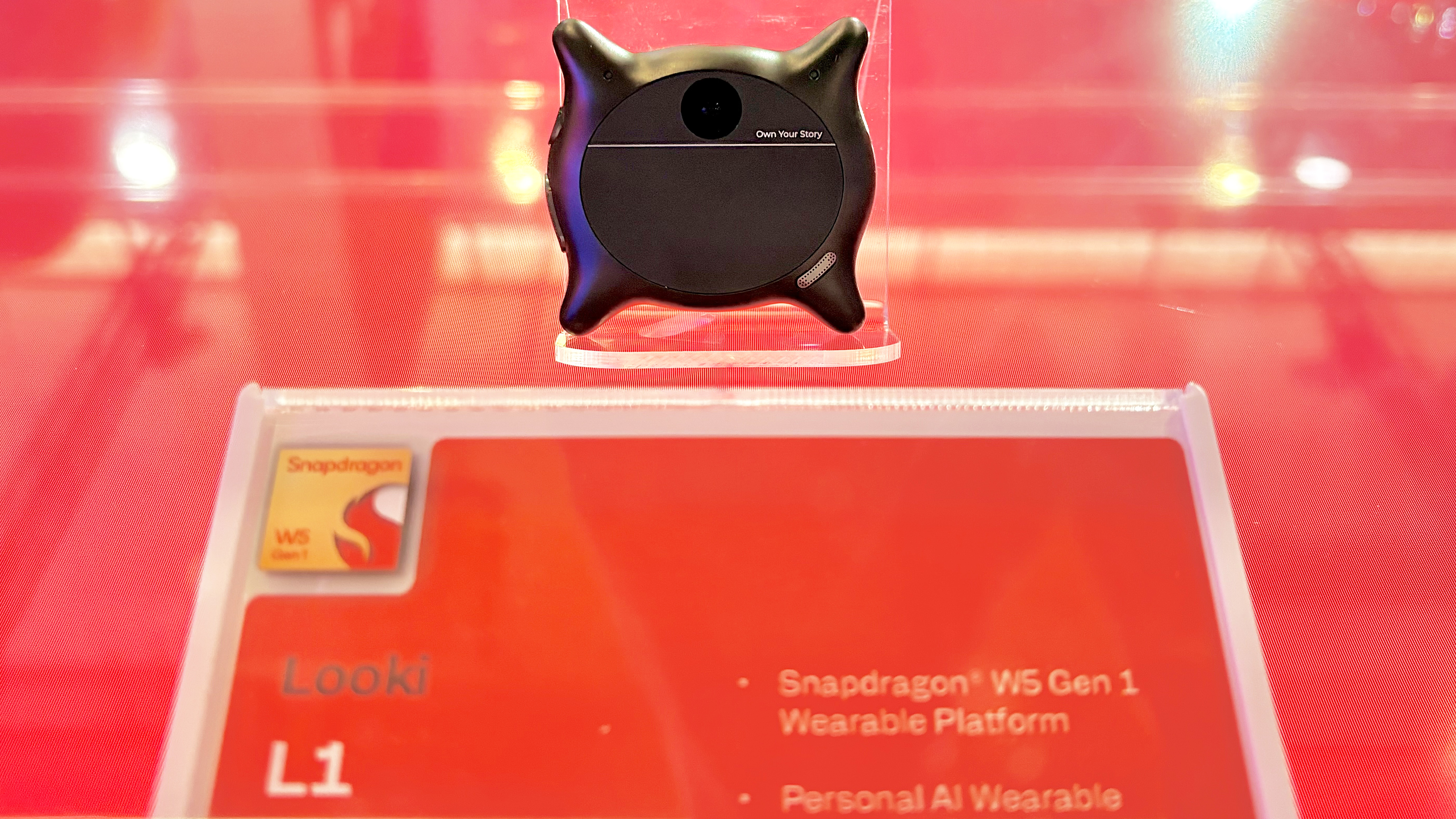 Snapdragon Looki AI pin on display at MWC 2026