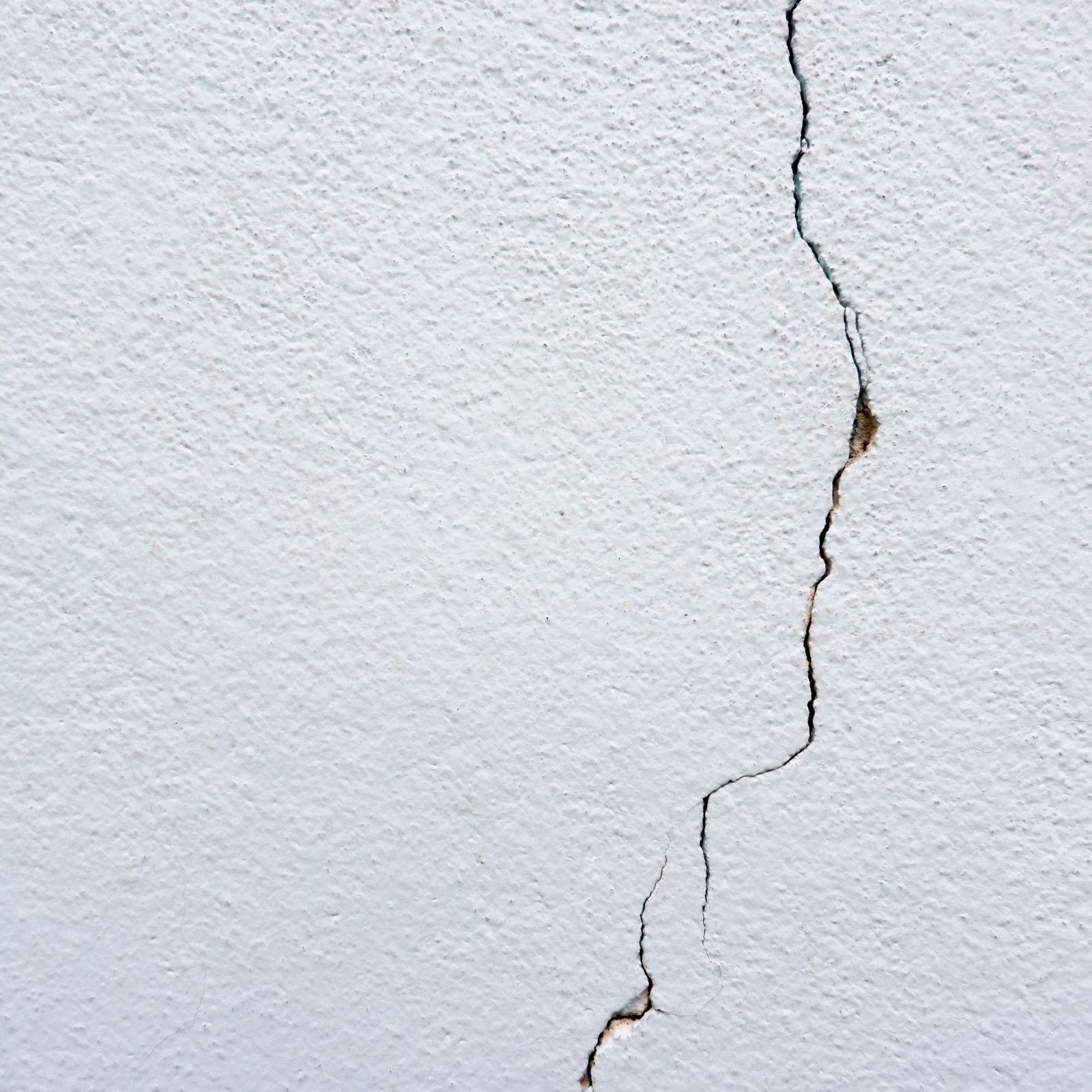 When to worry about cracks in walls and when to relax | Ideal Home
