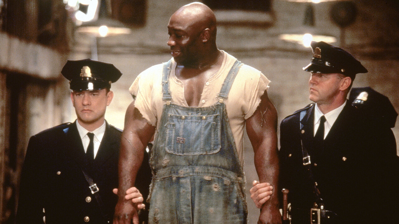 John Coffey is flanked by two officers in The Green Mile