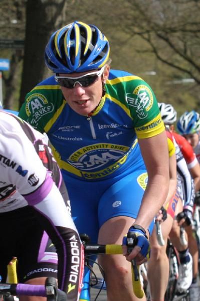 Kirsten Wild (AA Drink - Leontien.nl Cycling Team) in the peloton