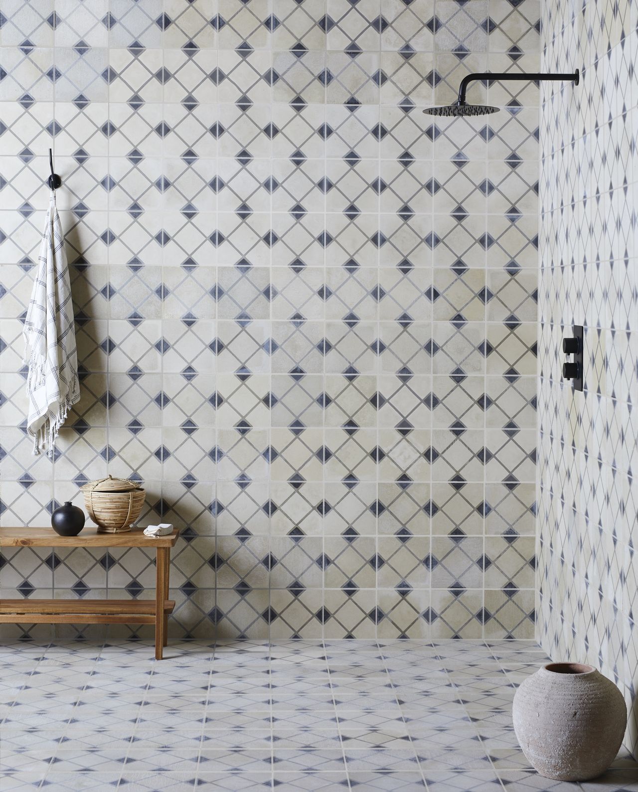 Shower storage ideas: practical and pretty product displays Shower storage ideas: practical and pretty product displays