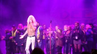 Dee Snider shares the stage with Steelhouse Volunteers