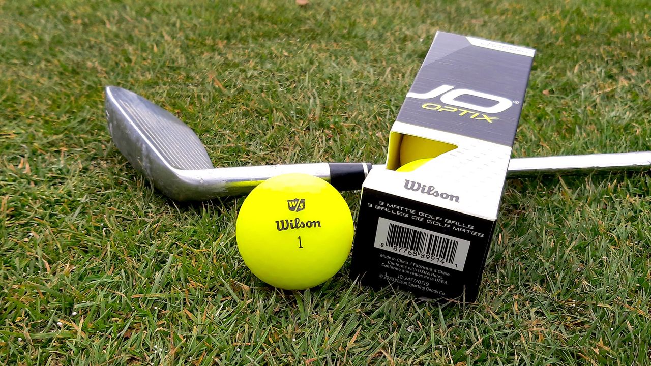 Wilson Duo Optix golf ball - single ball plus sleeve