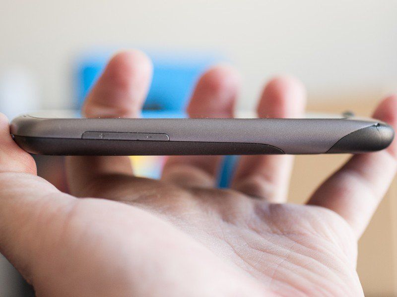 Profile of the Nexus One. Sleek, but thick by today&amp;#39;s standards.