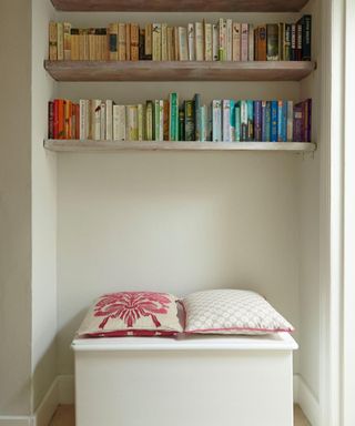 alcove with bookshelf