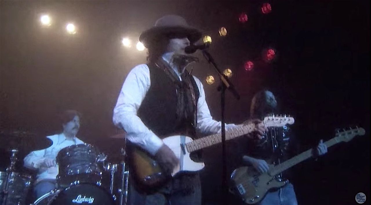 Jimmy Fallon channels mid-&amp;#039;60s Bob Dylan to perform a Drake hit