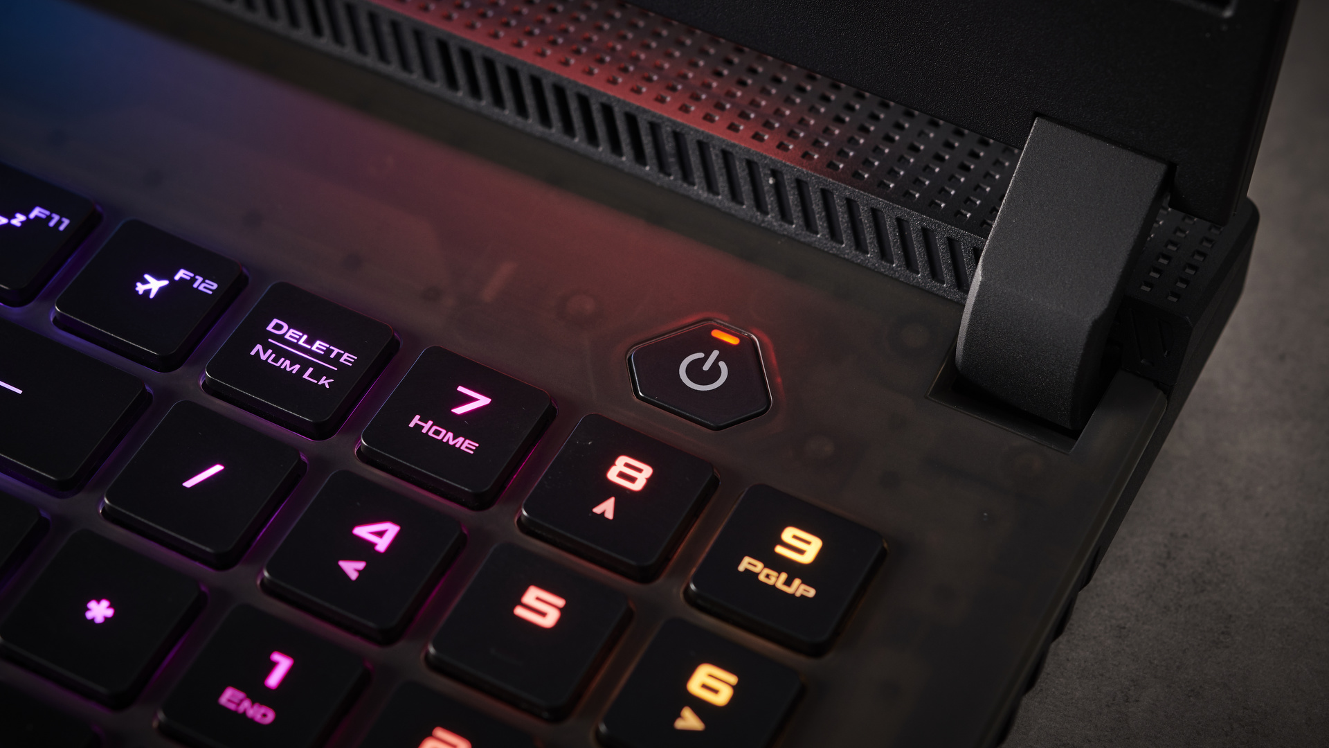 Asus ROG Strix SCAR 17 G733