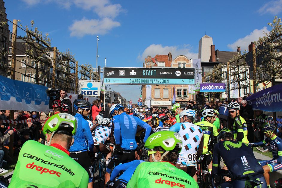 The start line of the 2017 Dwars door Vlaanderen