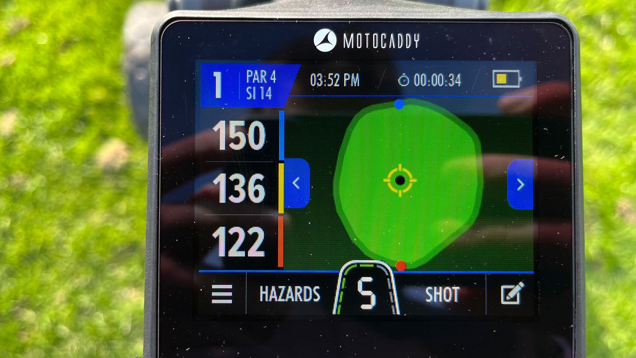 The detailed green view on the M7 GPS screen