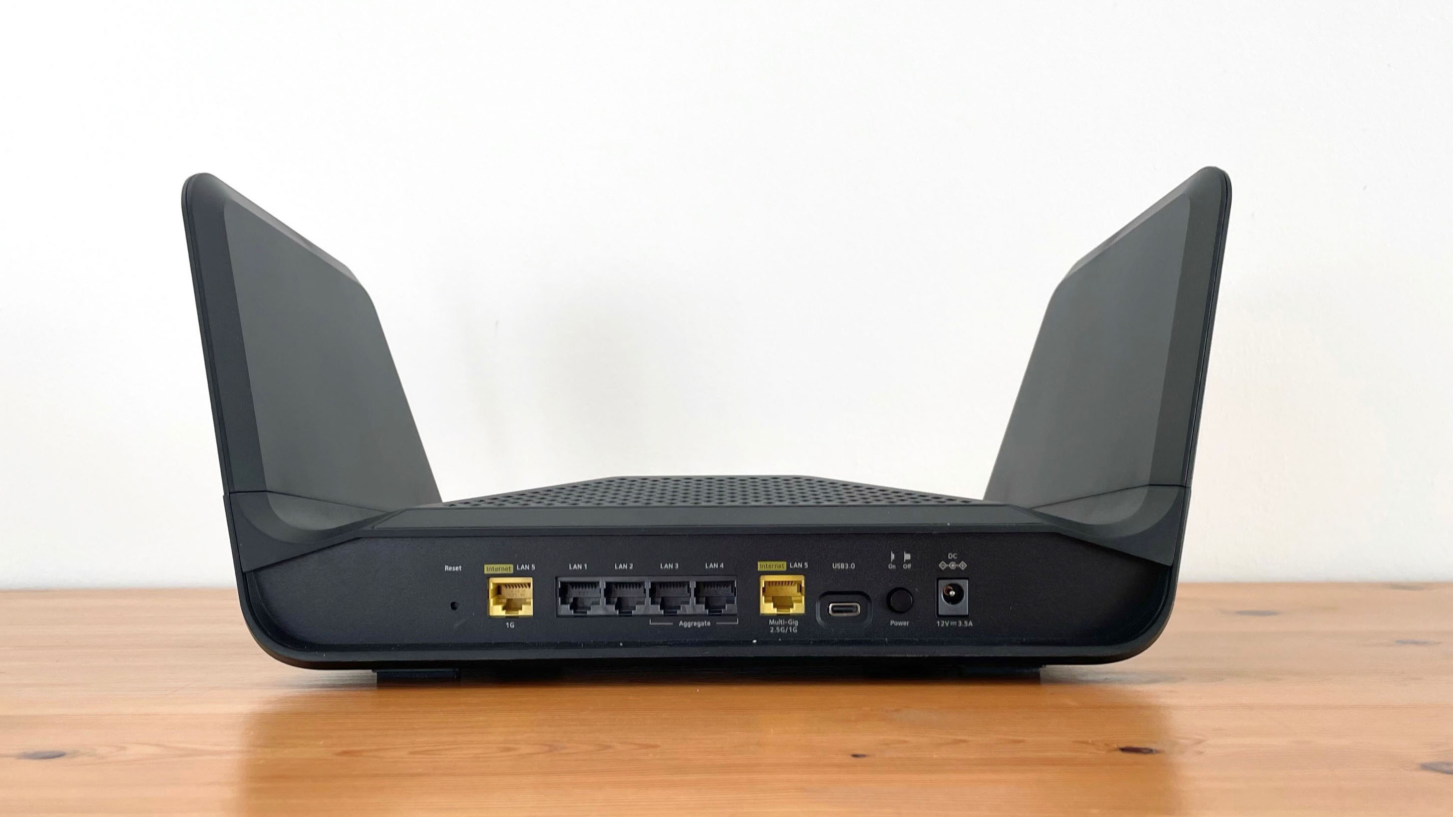 Netgear Nighthawk RAXE300 review: a state-of-the-art Wi-Fi 6E router ...