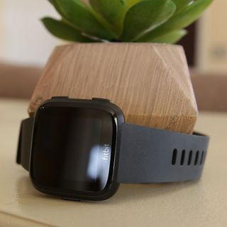 Fitbit versa interchangeable bands on sale