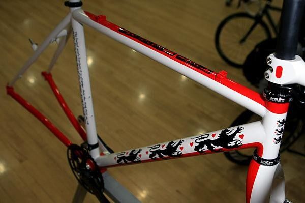 The flawlessly applied red and white paint made for a bold look.