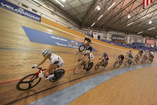 The action in the women's omnium points race.