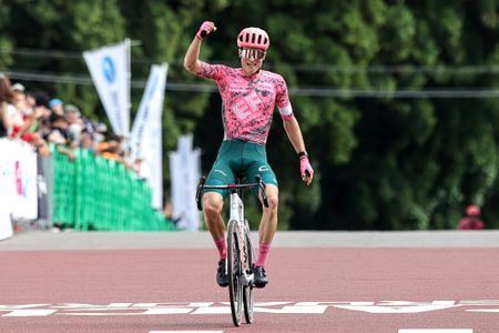 Neilson Powless wins the Japan Cup