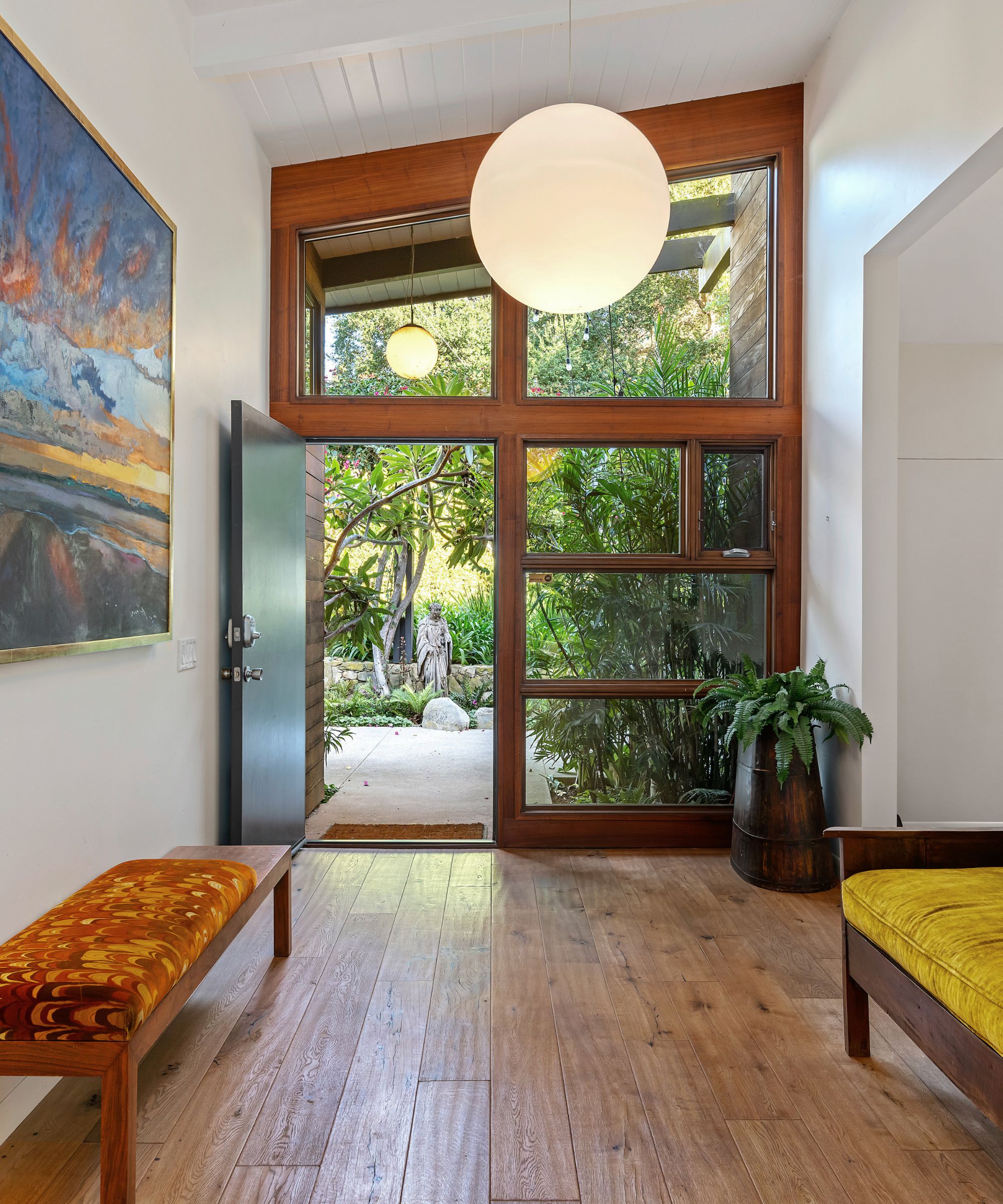 Jane Russell&#039;s foyer